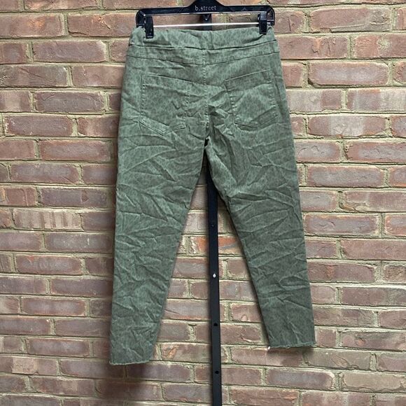 Three Hearts Army Green Leopard Ankle Pants One Size NEW - Picture 5 of 6